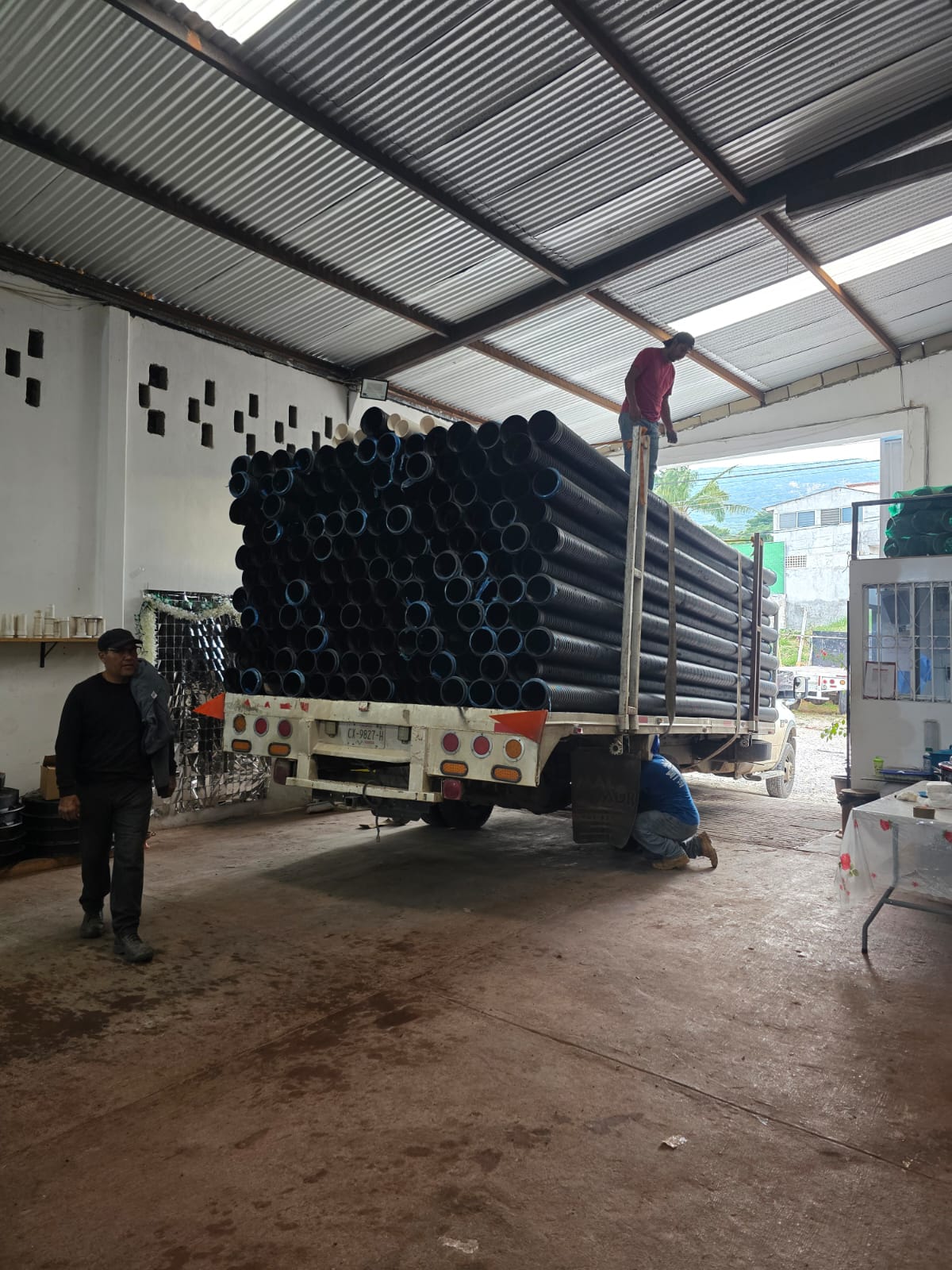 Carga de materiales en almacén